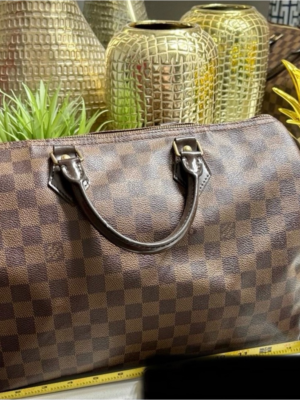 Louis Vuitton Brown Damier
Ebene Speedy 35